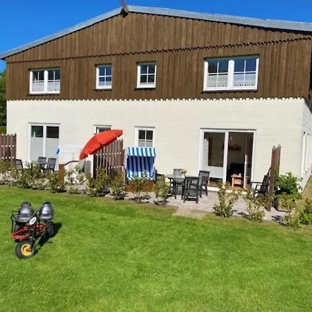 Ferienwohnung 2, Eg, Hof Zur Sonnenseite * Fehmarn